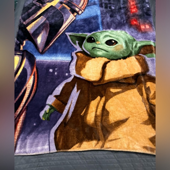 Star Wars “The Mandalorian Vintage Child” Throw Blanket Faux Fur Super Soft Warm - Picture 3 of 12